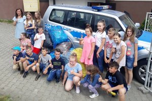 Zdjęcie grupowe dzieci z różnych szkół powiatu zawierciańskiego