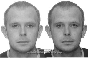 Czarno białe zdjęcie twarzy 33-letniego mężczyzny poszukiwanego listem gończym. Twarz owalna, włosy krótkie jasne. Na czole widoczne zakola.
