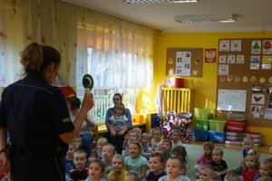 Policjanci na prelekcji u przedszkolaków