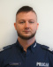 Na kolorowym zdjęciu widoczny dzielnicowy sierżant sztabowy Krystian Tokarski.